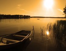 Boat at the lake - Autumn sunset HD wallpaper