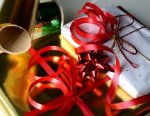 Wrapping paper and ribbons for Christmas gifts HD wallpaper