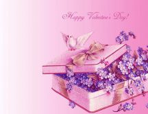 Gift box filled with purple flowers - HD wallpaper