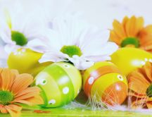 Special ornament for Easter - painted eggs and flowers