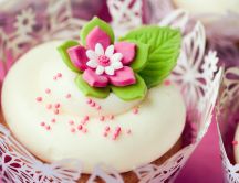 Sugar figurines - ornamental flowers for cake