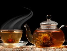Hot fruit tea in cups of glass - HD wallpaper