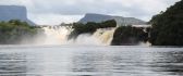 Beautiful waterfall in Venezuela - HD wallpaper