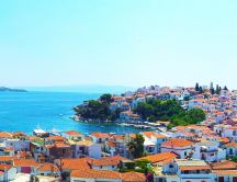 Beautiful view of a Mediterranean city - HD wallpaper