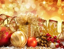 Golden Christmas accessories - Happy Holiday