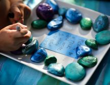 Write love messages on the stone - Happy Valentines Day