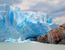 Glaciar Perito Moreno - beautiful blue and white iceberg