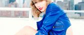 Gorgeous Taylor Swift with blue jacket