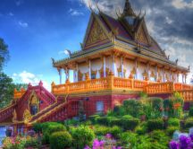 Colorful Asian Buddist temple - Wonderful garden in front