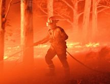 Fireman do his job - Fire in Australia is too big
