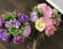 Beautiful soap flowers on handmade basket - HD wallpaper